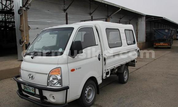 Nunua Ilio tumika Hyundai H200 Nyeupe Gari ndani ya Beitbridge nchini Matabeleland Kusini