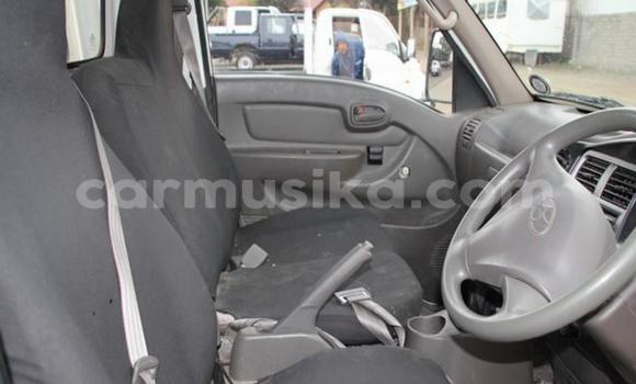 Acheter Occasion Voiture Hyundai H200 Blanc à Beitbridge, Matabeleland South Acheter Occasion Voiture Hyundai H200 Blanc à Beitbridge, Matabeleland South