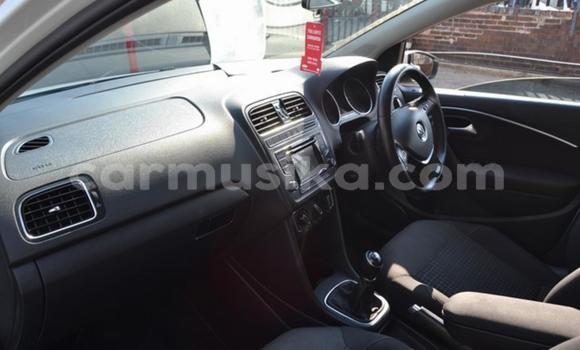 Acheter Occasion Voiture Volkswagen Polo Blanc à Beitbridge, Matabeleland South Acheter Occasion Voiture Volkswagen Polo Blanc à Beitbridge, Matabeleland South