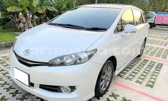 Buy Used Toyota Wish White Car in Beitbridge in Matabeleland South Buy Used Toyota Wish White Car in Beitbridge in Matabeleland South