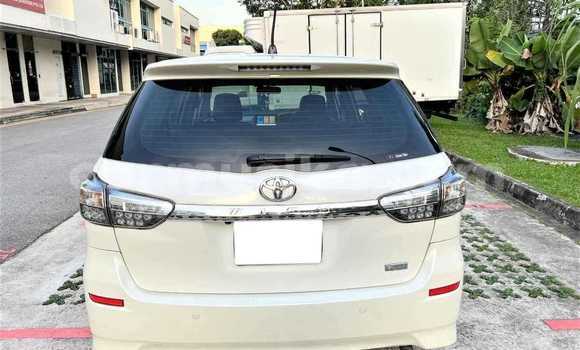 Buy Used Toyota Wish White Car in Beitbridge in Matabeleland South Buy Used Toyota Wish White Car in Beitbridge in Matabeleland South