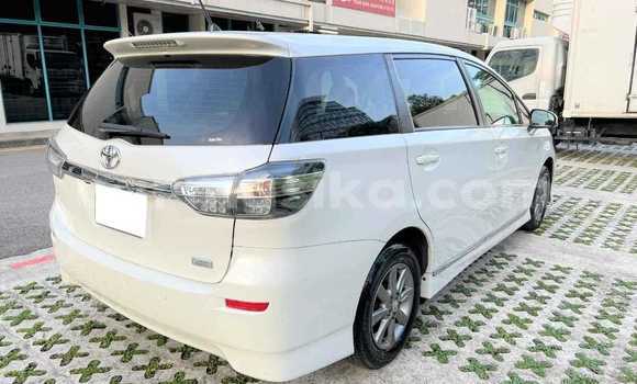 Buy Used Toyota Wish White Car in Beitbridge in Matabeleland South Buy Used Toyota Wish White Car in Beitbridge in Matabeleland South