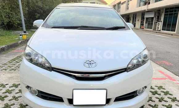 Buy Used Toyota Wish White Car in Beitbridge in Matabeleland South Buy Used Toyota Wish White Car in Beitbridge in Matabeleland South