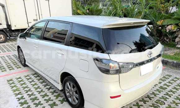 Buy Used Toyota Wish White Car in Beitbridge in Matabeleland South Buy Used Toyota Wish White Car in Beitbridge in Matabeleland South