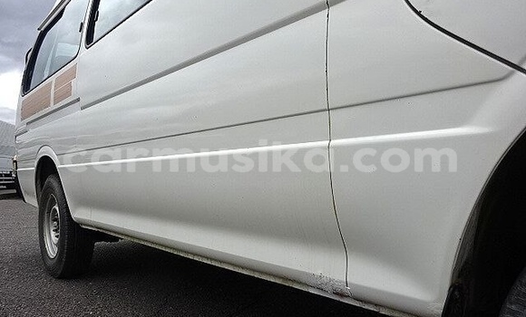 Acheter Occasion Voiture Toyota Hiace Blanc à Beitbridge, Matabeleland South Acheter Occasion Voiture Toyota Hiace Blanc à Beitbridge, Matabeleland South