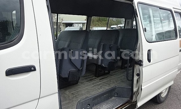 Acheter Occasion Voiture Toyota Hiace Blanc à Beitbridge, Matabeleland South Acheter Occasion Voiture Toyota Hiace Blanc à Beitbridge, Matabeleland South