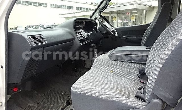 Acheter Occasion Voiture Toyota Hiace Blanc à Beitbridge, Matabeleland South Acheter Occasion Voiture Toyota Hiace Blanc à Beitbridge, Matabeleland South