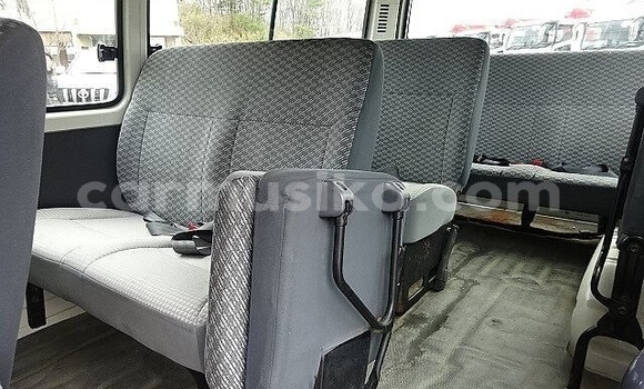 Acheter Occasion Voiture Toyota Hiace Blanc à Beitbridge, Matabeleland South Acheter Occasion Voiture Toyota Hiace Blanc à Beitbridge, Matabeleland South