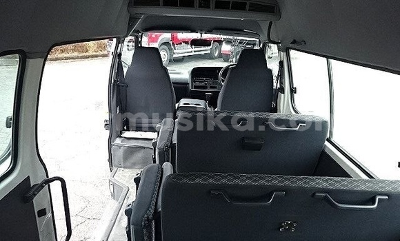 Acheter Occasion Voiture Toyota Hiace Blanc à Beitbridge, Matabeleland South Acheter Occasion Voiture Toyota Hiace Blanc à Beitbridge, Matabeleland South