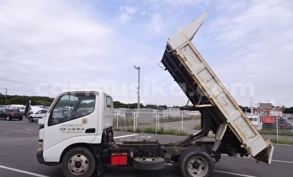 Acheter Occasion Utilitaire Toyota Dyna Blanc à Beitbridge, Matabeleland South Acheter Occasion Utilitaire Toyota Dyna Blanc à Beitbridge, Matabeleland South