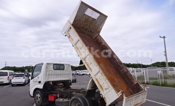 Acheter Occasion Utilitaire Toyota Dyna Blanc à Beitbridge, Matabeleland South Acheter Occasion Utilitaire Toyota Dyna Blanc à Beitbridge, Matabeleland South