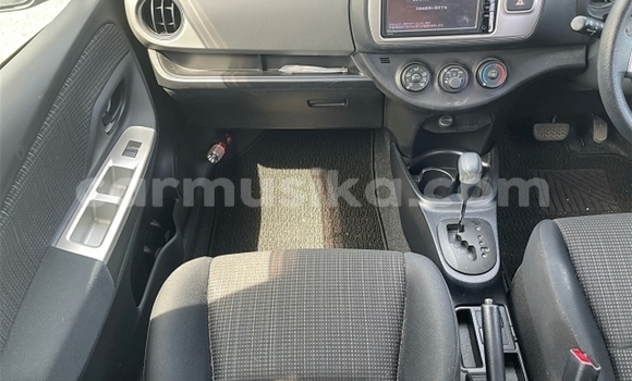 Nunua Ilio tumika Toyota Vitz Nyeusi Gari ndani ya Beitbridge nchini Matabeleland Kusini Nunua Ilio tumika Toyota Vitz Nyeusi Gari ndani ya Beitbridge nchini Matabeleland Kusini