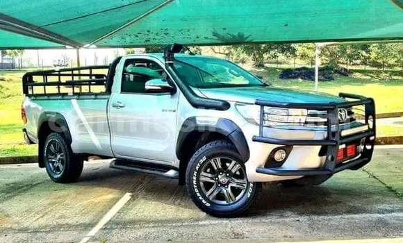Nunua Ilio tumika Toyota Hilux Beige Gari ndani ya Beitbridge nchini Matabeleland Kusini