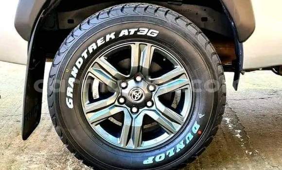 Acheter Occasion Voiture Toyota Hilux Beige à Beitbridge, Matabeleland South Acheter Occasion Voiture Toyota Hilux Beige à Beitbridge, Matabeleland South