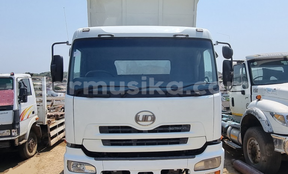 Acheter Occasion Utilitaire Hino Ranger Blanc à Beitbridge, Matabeleland South Acheter Occasion Utilitaire Hino Ranger Blanc à Beitbridge, Matabeleland South