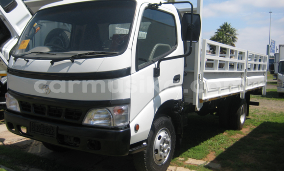 Acheter Occasion Utilitaire Hino 300 Series Blanc à Beitbridge, Matabeleland South Acheter Occasion Utilitaire Hino 300 Series Blanc à Beitbridge, Matabeleland South