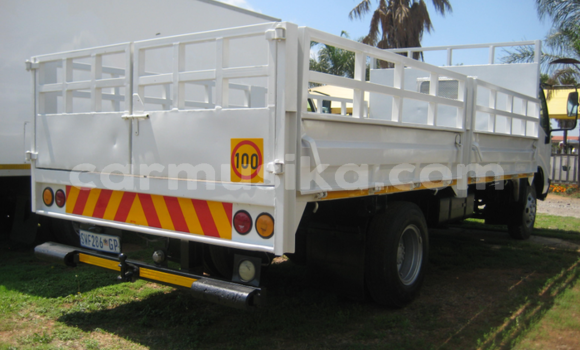 Acheter Occasion Utilitaire Hino 300 Series Blanc à Beitbridge, Matabeleland South Acheter Occasion Utilitaire Hino 300 Series Blanc à Beitbridge, Matabeleland South