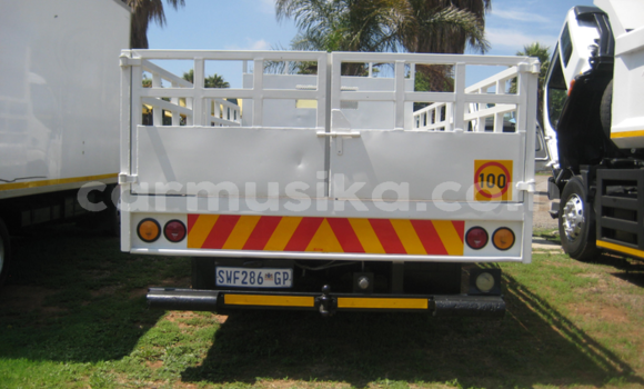 Acheter Occasion Utilitaire Hino 300 Series Blanc à Beitbridge, Matabeleland South Acheter Occasion Utilitaire Hino 300 Series Blanc à Beitbridge, Matabeleland South