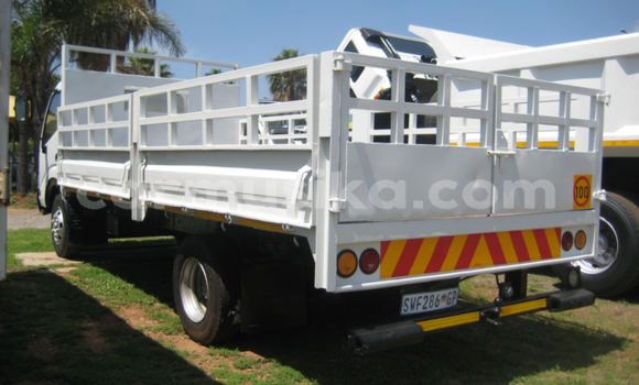 Acheter Occasion Utilitaire Hino 300 Series Blanc à Beitbridge, Matabeleland South Acheter Occasion Utilitaire Hino 300 Series Blanc à Beitbridge, Matabeleland South