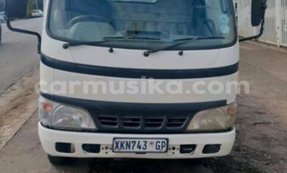 Acheter Occasion Utilitaire Hino 300 Blanc à Beitbridge, Matabeleland South Acheter Occasion Utilitaire Hino 300 Blanc à Beitbridge, Matabeleland South