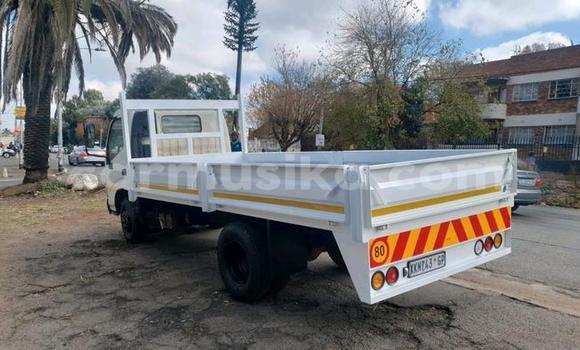 Acheter Occasion Utilitaire Hino 300 Blanc à Beitbridge, Matabeleland South Acheter Occasion Utilitaire Hino 300 Blanc à Beitbridge, Matabeleland South