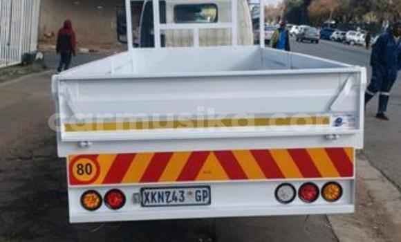 Acheter Occasion Utilitaire Hino 300 Blanc à Beitbridge, Matabeleland South Acheter Occasion Utilitaire Hino 300 Blanc à Beitbridge, Matabeleland South