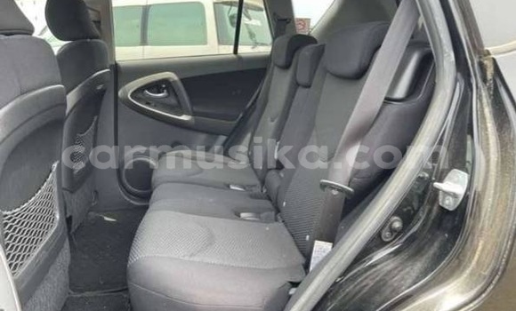 Nunua Ilio tumika Toyota RAV4 Nyeusi Gari ndani ya Beitbridge nchini Matabeleland Kusini Nunua Ilio tumika Toyota RAV4 Nyeusi Gari ndani ya Beitbridge nchini Matabeleland Kusini