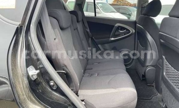 Nunua Ilio tumika Toyota RAV4 Nyeusi Gari ndani ya Beitbridge nchini Matabeleland Kusini Nunua Ilio tumika Toyota RAV4 Nyeusi Gari ndani ya Beitbridge nchini Matabeleland Kusini