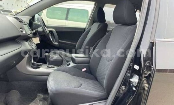 Nunua Ilio tumika Toyota RAV4 Nyeusi Gari ndani ya Beitbridge nchini Matabeleland Kusini Nunua Ilio tumika Toyota RAV4 Nyeusi Gari ndani ya Beitbridge nchini Matabeleland Kusini