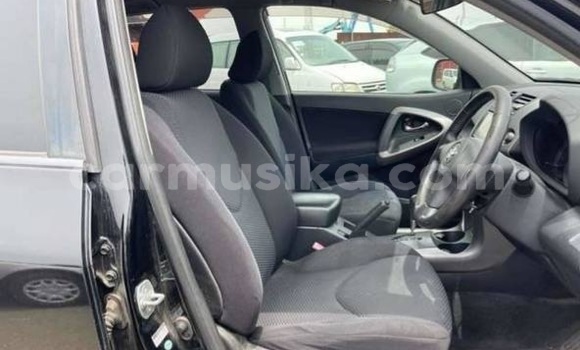 Nunua Ilio tumika Toyota RAV4 Nyeusi Gari ndani ya Beitbridge nchini Matabeleland Kusini Nunua Ilio tumika Toyota RAV4 Nyeusi Gari ndani ya Beitbridge nchini Matabeleland Kusini