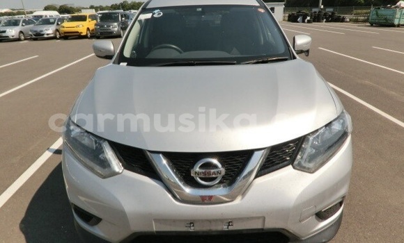 Buy Used Nissan X–Trail Silver Car in Beitbridge in Matabeleland South