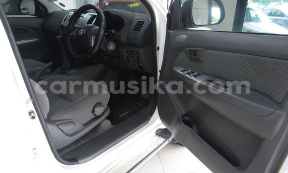 Acheter Occasion Voiture Toyota Hilux Blanc à Beitbridge, Matabeleland South Acheter Occasion Voiture Toyota Hilux Blanc à Beitbridge, Matabeleland South