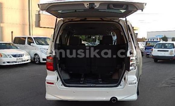Acheter Occasion Voiture Toyota Alphard Blanc à Beitbridge, Matabeleland South Acheter Occasion Voiture Toyota Alphard Blanc à Beitbridge, Matabeleland South