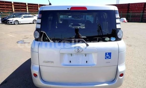 Acheter Occasion Voiture Toyota Sienta Gris à Beitbridge, Matabeleland South Acheter Occasion Voiture Toyota Sienta Gris à Beitbridge, Matabeleland South