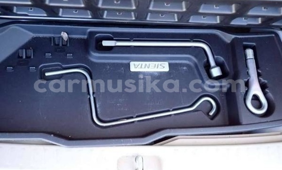 Acheter Occasion Voiture Toyota Sienta Gris à Beitbridge, Matabeleland South Acheter Occasion Voiture Toyota Sienta Gris à Beitbridge, Matabeleland South