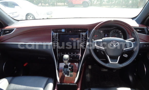 Buy Used Toyota Harrier Beige Car in Beitbridge in Matabeleland South Buy Used Toyota Harrier Beige Car in Beitbridge in Matabeleland South