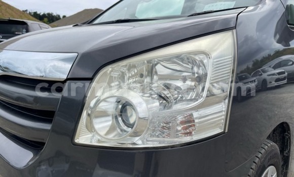 Tenga Tsaru Toyota Noah Nhema Mota in Beitbridge in Matabeleland South Tenga Tsaru Toyota Noah Nhema Mota in Beitbridge in Matabeleland South