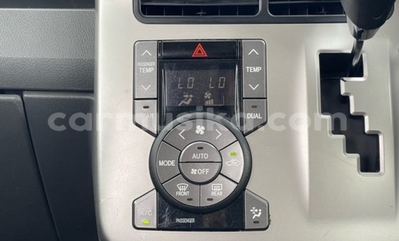 Tenga Tsaru Toyota Noah Nhema Mota in Beitbridge in Matabeleland South Tenga Tsaru Toyota Noah Nhema Mota in Beitbridge in Matabeleland South