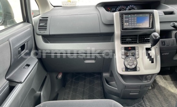 Tenga Tsaru Toyota Noah Nhema Mota in Beitbridge in Matabeleland South Tenga Tsaru Toyota Noah Nhema Mota in Beitbridge in Matabeleland South