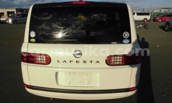 Acheter Occasion Voiture Nissan Lafesta Blanc à Beitbridge, Matabeleland South Acheter Occasion Voiture Nissan Lafesta Blanc à Beitbridge, Matabeleland South