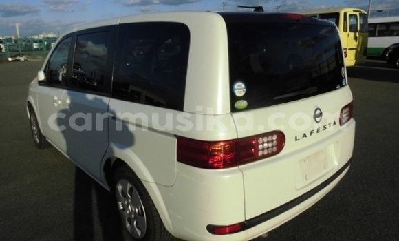 Acheter Occasion Voiture Nissan Lafesta Blanc à Beitbridge, Matabeleland South Acheter Occasion Voiture Nissan Lafesta Blanc à Beitbridge, Matabeleland South