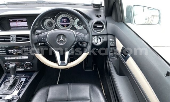 Nunua Ilio tumika Mercedes‒Benz C–Class Fedha Gari ndani ya Beitbridge nchini Matabeleland Kusini Nunua Ilio tumika Mercedes‒Benz C–Class Fedha Gari ndani ya Beitbridge nchini Matabeleland Kusini