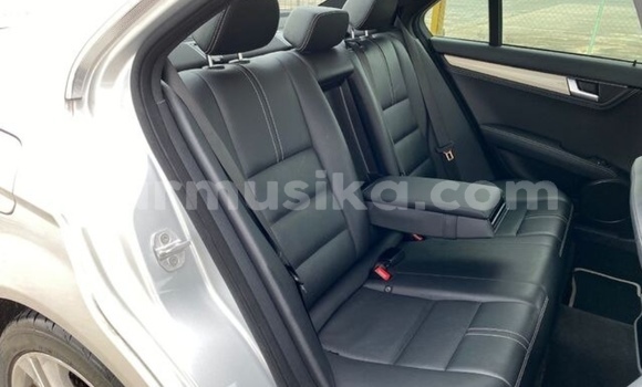 Nunua Ilio tumika Mercedes‒Benz C–Class Fedha Gari ndani ya Beitbridge nchini Matabeleland Kusini Nunua Ilio tumika Mercedes‒Benz C–Class Fedha Gari ndani ya Beitbridge nchini Matabeleland Kusini