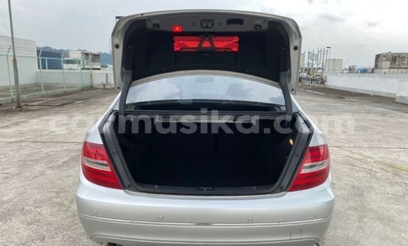 Nunua Ilio tumika Mercedes‒Benz C–Class Fedha Gari ndani ya Beitbridge nchini Matabeleland Kusini Nunua Ilio tumika Mercedes‒Benz C–Class Fedha Gari ndani ya Beitbridge nchini Matabeleland Kusini