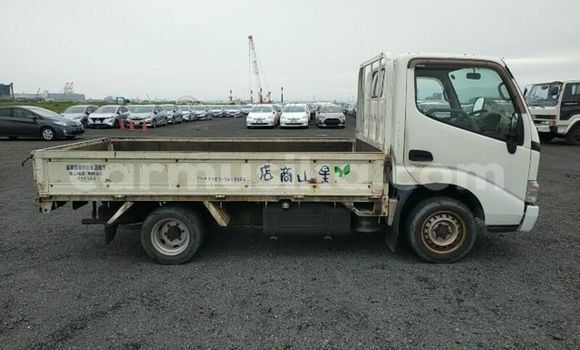 Nunua Ilio tumika Toyota Dyna Nyeupe Lori ndani ya Beitbridge nchini Matabeleland Kusini Nunua Ilio tumika Toyota Dyna Nyeupe Lori ndani ya Beitbridge nchini Matabeleland Kusini