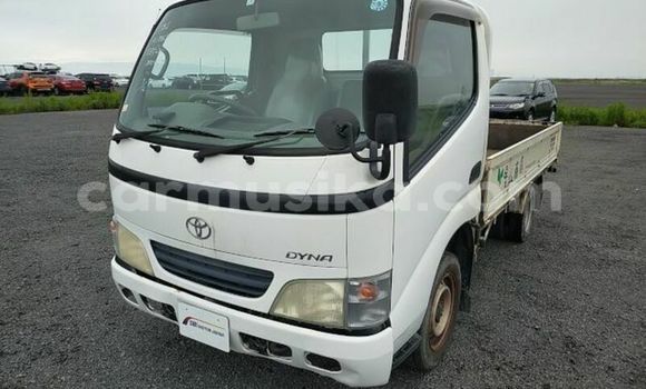 Nunua Ilio tumika Toyota Dyna Nyeupe Lori ndani ya Beitbridge nchini Matabeleland Kusini Nunua Ilio tumika Toyota Dyna Nyeupe Lori ndani ya Beitbridge nchini Matabeleland Kusini