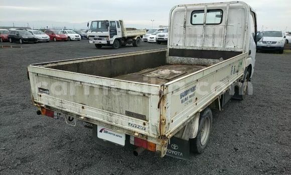 Nunua Ilio tumika Toyota Dyna Nyeupe Lori ndani ya Beitbridge nchini Matabeleland Kusini Nunua Ilio tumika Toyota Dyna Nyeupe Lori ndani ya Beitbridge nchini Matabeleland Kusini