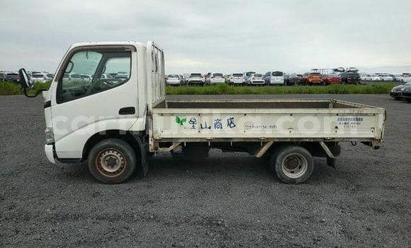 Nunua Ilio tumika Toyota Dyna Nyeupe Lori ndani ya Beitbridge nchini Matabeleland Kusini Nunua Ilio tumika Toyota Dyna Nyeupe Lori ndani ya Beitbridge nchini Matabeleland Kusini