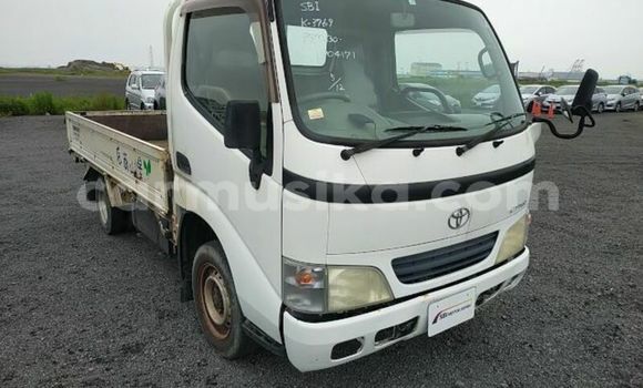 Nunua Ilio tumika Toyota Dyna Nyeupe Lori ndani ya Beitbridge nchini Matabeleland Kusini Nunua Ilio tumika Toyota Dyna Nyeupe Lori ndani ya Beitbridge nchini Matabeleland Kusini