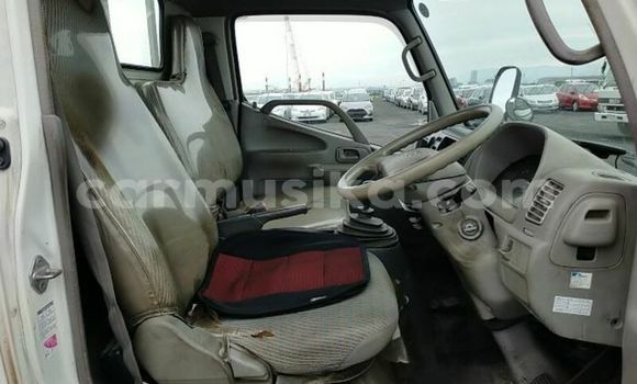 Nunua Ilio tumika Toyota Dyna Nyeupe Lori ndani ya Beitbridge nchini Matabeleland Kusini Nunua Ilio tumika Toyota Dyna Nyeupe Lori ndani ya Beitbridge nchini Matabeleland Kusini